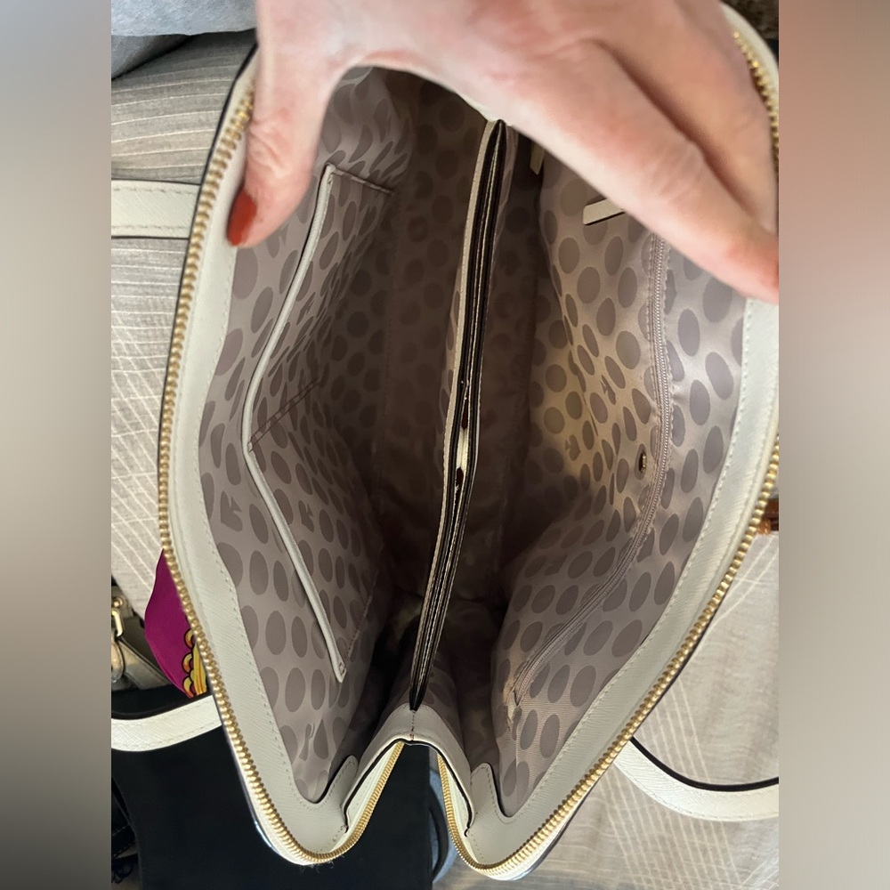 Kate Spade full zip shoulder bag - Picture 3 of 3